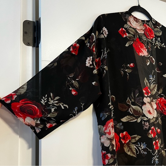 Open Floral Kimono Style Top - Picture 7 of 14